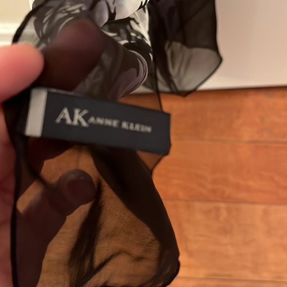 Anne Klein silk scarf - Picture 6 of 7